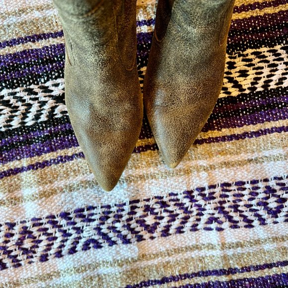 PAIGE SHOES Callan in Distress Block Ankle Bootie - Picture 11 of 17